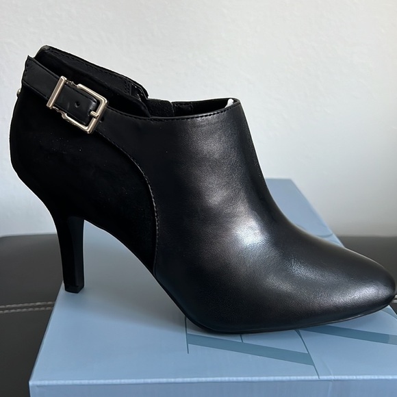 Jasmine suede & leather black buckled booties round toe - Picture 2 of 9